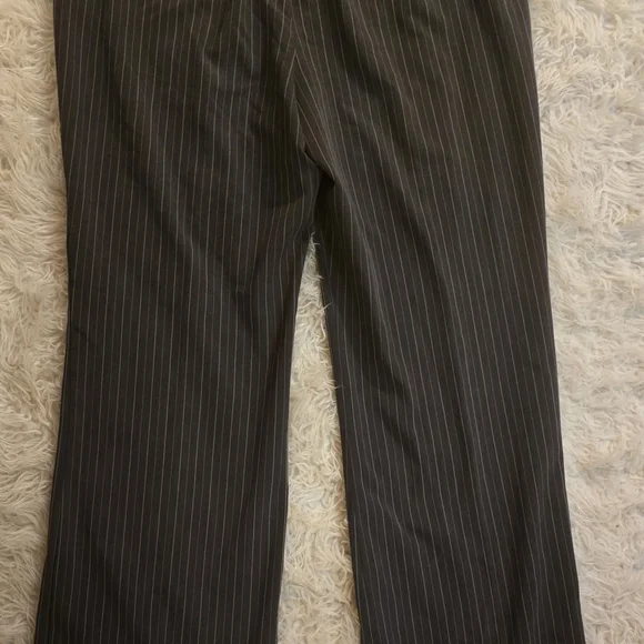 New Directions Women’s Dress Pants Gray Pin Stripe Size 14 Inseam 33" - Picture 3 of 7